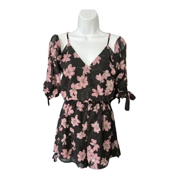 Charlotte Russe Black Floral Romper Size XS Short chiffon Lined Cold-Shoulder - Picture 1 of 11